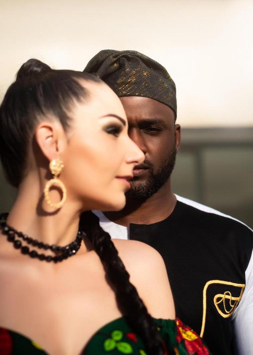 Joba and Dawnda in Nigerian traditional dress